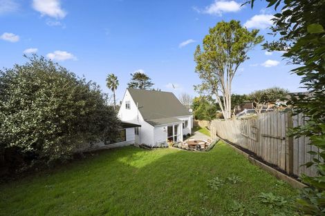 Photo of property in 27a Rotoiti Avenue, Pakuranga Heights, Auckland, 2010