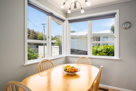 Photo of property in 11 Pauline Way, Paparangi, Wellington, 6037