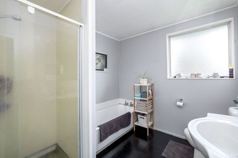 Photo of property in 70 South Belt, Solway, Masterton, 5810