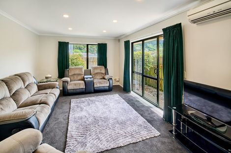 Photo of property in 9b Hinau Street, Tawa, Wellington, 5028