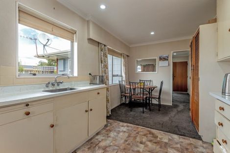 Photo of property in 10 Hollows Crescent, Takaro, Palmerston North, 4412