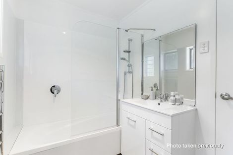 Photo of property in 8b Havana Place, Glenfield, Auckland, 0629