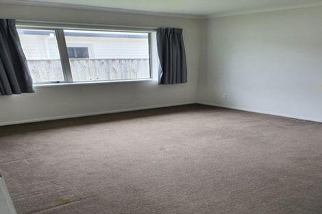 Photo of property in 73 Riverstone Drive, Riverstone Terraces, Upper Hutt, 5018