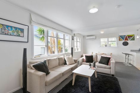 Photo of property in 45 Sunnyside Road, Sunnyvale, Auckland, 0612