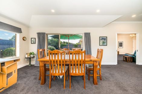 Photo of property in 5 Holcombe Drive, Paraparaumu, 5032