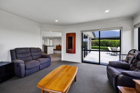 Photo of property in 3 Larlin Heights, Hawera, 4675