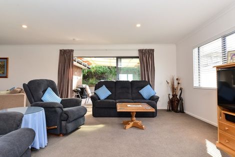 Photo of property in 56 Farnborough Drive, Grandview Heights, Hamilton, 3200