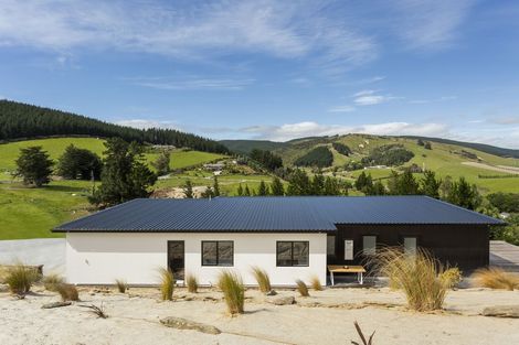 Photo of property in 17 Kingsgate Lane, Waihola, Milton, 9073