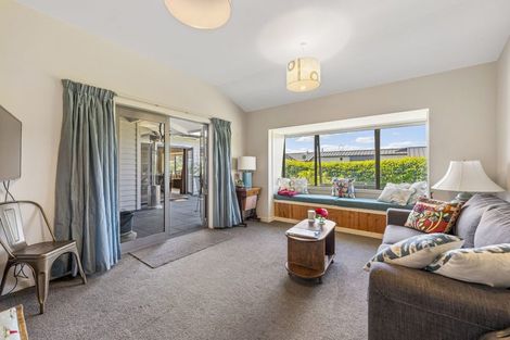 Photo of property in 32 Kuiwai Drive, Rainbow Point, Taupo, 3330