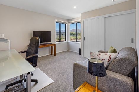 Photo of property in 6 Nokomai Street, Wanaka, 9305