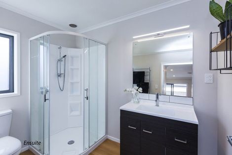 Photo of property in 24 Te Kaeaea Crescent, Wallaceville, Upper Hutt, 5018