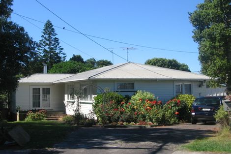 Photo of property in 6 Maunder Place, New Lynn, Auckland, 0600