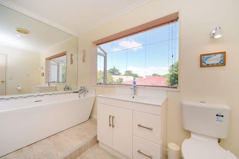 Photo of property in 3 The Glen, Hokowhitu, Palmerston North, 4410