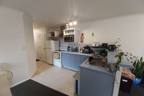 Photo of property in 64a Newlands Road, Newlands, Wellington, 6037