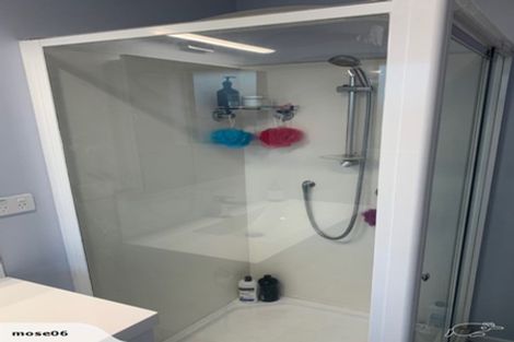 Photo of property in 24 Piper Place, Goodwood Heights, Auckland, 2105