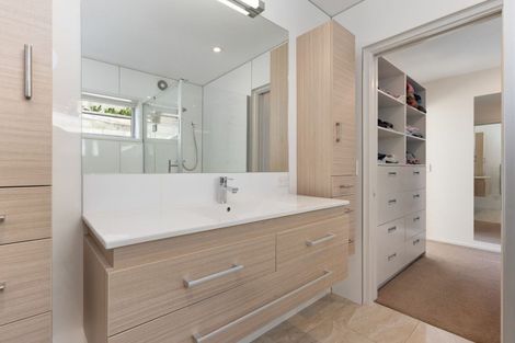 Photo of property in 1 Saint Remy Lane, Redcliffs, Christchurch, 8081