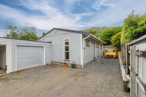 Photo of property in 17a Matenga Street, Waikanae, 5036