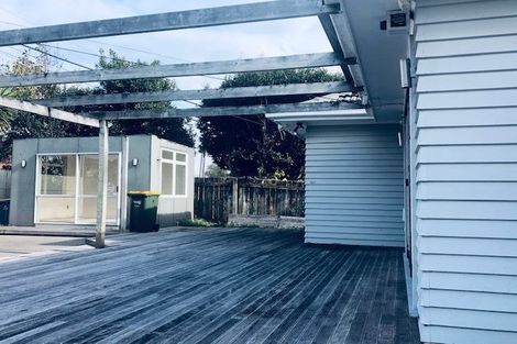 Photo of property in 21 Chilcott Road, Henderson, Auckland, 0612