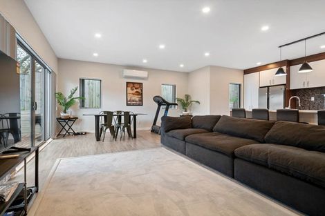 Photo of property in 4 Kearney Place, Massey, Auckland, 0614