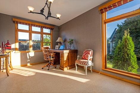 Photo of property in 15 Montgomery Terrace, Hokowhitu, Palmerston North, 4410