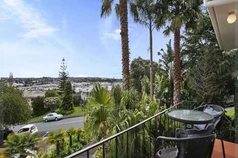 Photo of property in 1/4 Velma Road, Hillcrest, Auckland, 0627