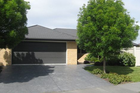 Photo of property in 8 Dinglebay Place, Casebrook, Christchurch, 8051