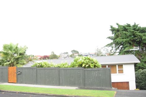 Photo of property in 8 Cheriton Road, Mellons Bay, Auckland, 2014