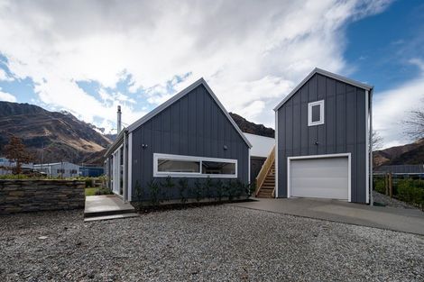 Photo of property in 17 Flynn Lane, Arrowtown, 9302