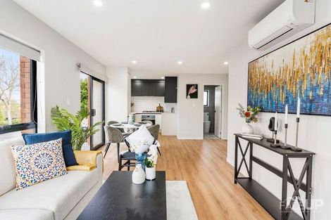 Photo of property in 43a Mirrabooka Avenue, Botany Downs, Auckland, 2010