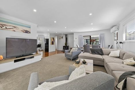 Photo of property in 14 Bromley Place, Westown, New Plymouth, 4310