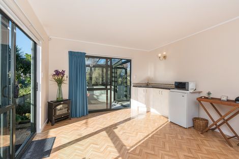 Photo of property in 16a White Swan Road, Mount Roskill, Auckland, 1041