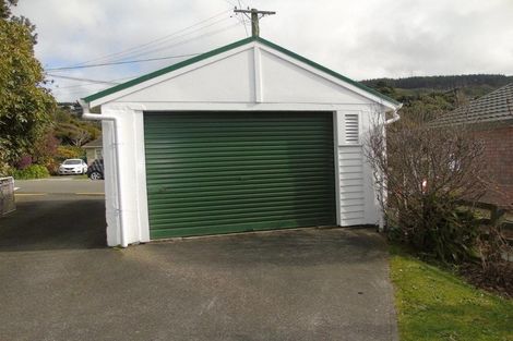 Photo of property in 8 Park Avenue, Tawa, Wellington, 5028