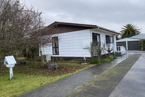 Photo of property in 2 Oak View Place, Greytown, 5712