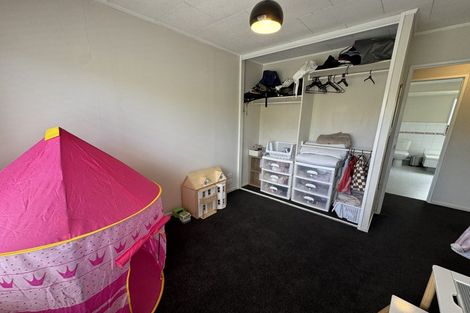 Photo of property in 14 Wren Place, Unsworth Heights, Auckland, 0632