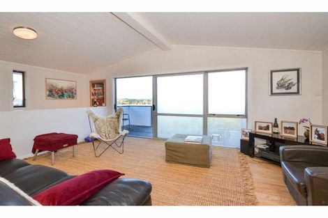 Photo of property in 84 Doves Bay Road, Kerikeri, 0294