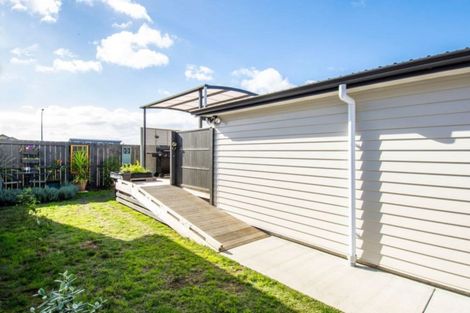 Photo of property in 11 Kamahi Crescent, Papamoa Beach, Papamoa, 3118