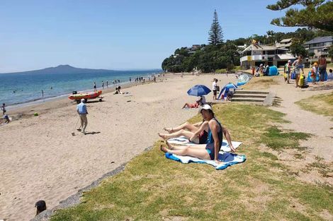 Photo of property in 3/2 Scarboro Terrace, Murrays Bay, Auckland, 0630