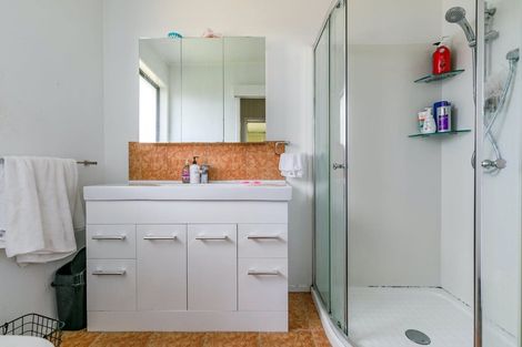 Photo of property in 34 Pahi Place, West Harbour, Auckland, 0618