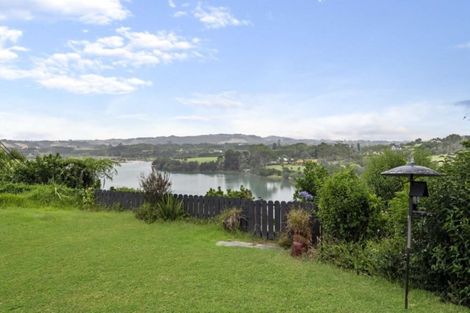 Photo of property in 39 Pohutukawa Avenue, Shelly Park, Auckland, 2014