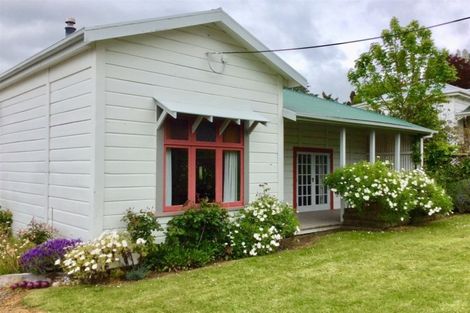 Photo of property in 6 Paraekaretu Street, Hunterville, 4730