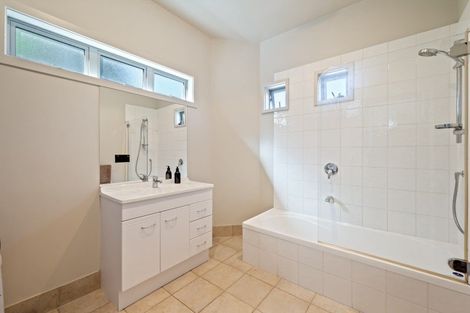 Photo of property in 9 Trevathan Lane, Wanaka, 9305