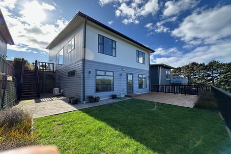 Photo of property in 34 Epic Way, Newlands, Wellington, 6037