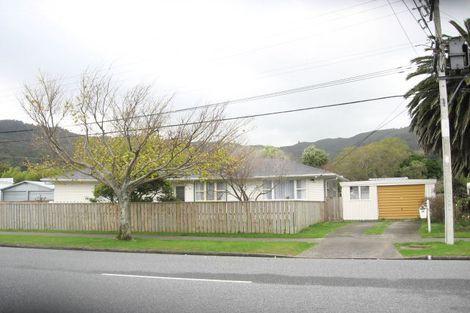Photo of property in 28 Hawthorn Crescent, Stokes Valley, Lower Hutt, 5019