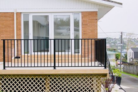 Photo of property in 2/16 Anne Road, Hillcrest, Auckland, 0627