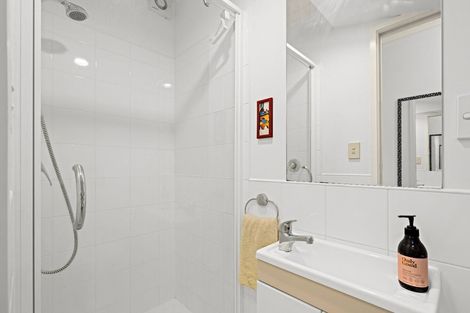 Photo of property in 40 Verdale Circle, Glen Eden, Auckland, 0602