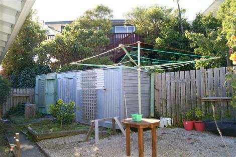 Photo of property in 2/1 Angle Street, Picton, 7220