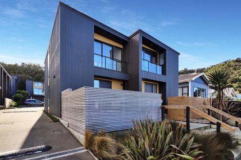 Photo of property in 2/20 Trent Street, Island Bay, Wellington, 6023