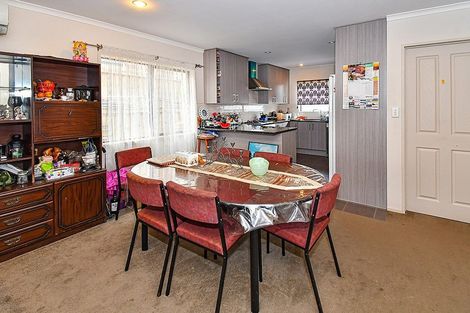 Photo of property in 2 Staten Place, Mangere, Auckland, 2022