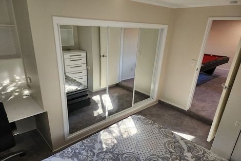 Photo of property in 102 Wiseley Road, West Harbour, Auckland, 0618