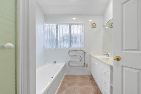 Photo of property in 9 Mariposa Crescent, Birkenhead, Auckland, 0626